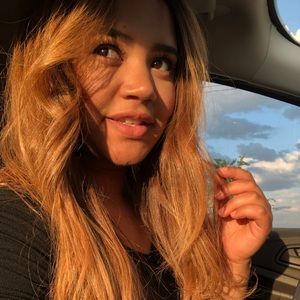 Meet your Posher, Desiree